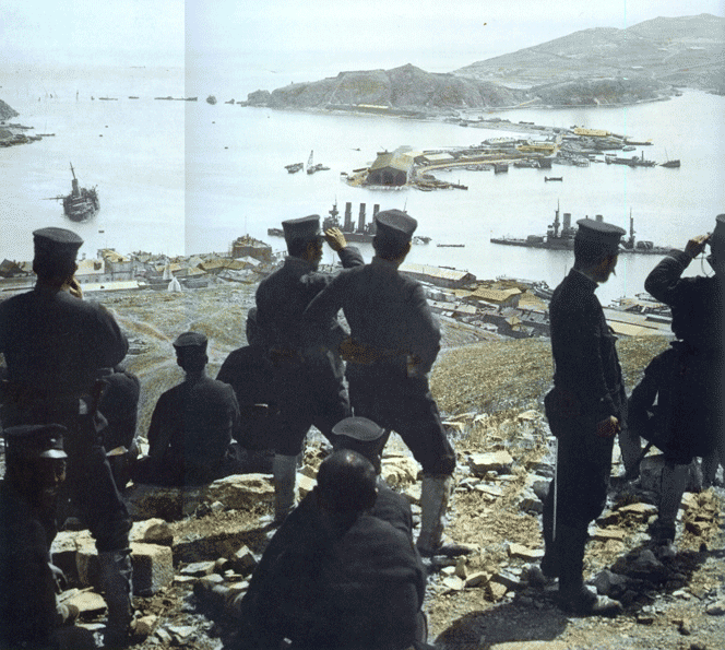 Japanese soldiers overlooking Port Arthur, colorized photo